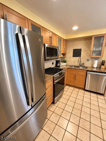 649 W Grand Ave 101, Rahway City, NJ 07065