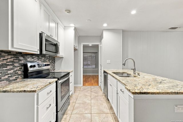 4122 RUNNING CREEK DR, San Antonio, TX 78218