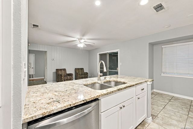 4122 RUNNING CREEK DR, San Antonio, TX 78218