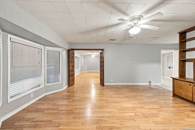 4122 RUNNING CREEK DR, San Antonio, TX 78218