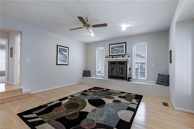 17 Fields DR, Hampton, VA 23664