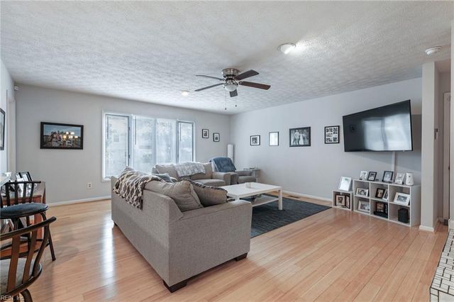17 Fields DR, Hampton, VA 23664