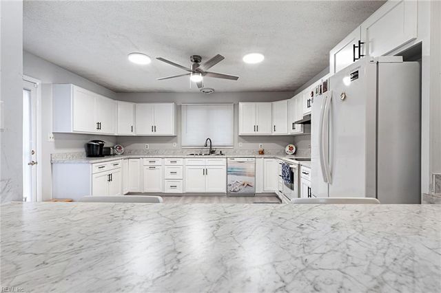 17 Fields DR, Hampton, VA 23664