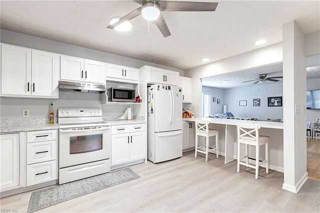 17 Fields DR, Hampton, VA 23664