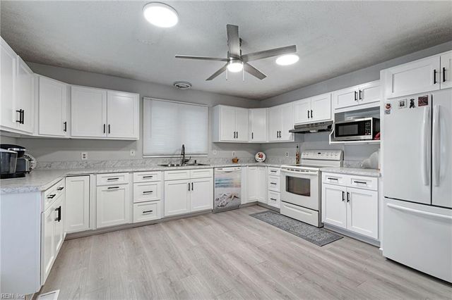 17 Fields DR, Hampton, VA 23664
