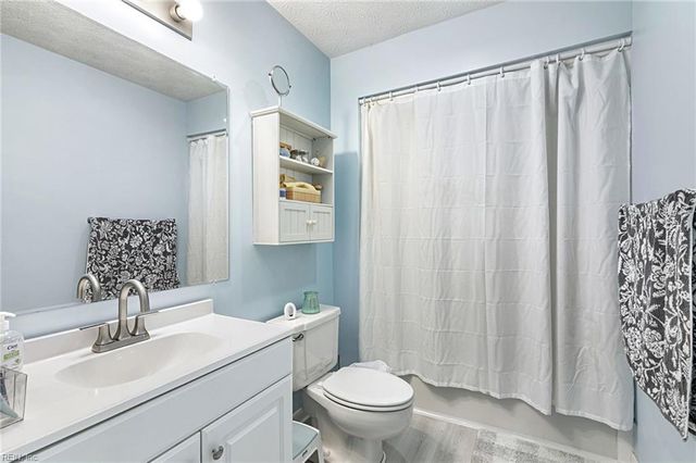 17 Fields DR, Hampton, VA 23664