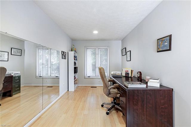 17 Fields DR, Hampton, VA 23664