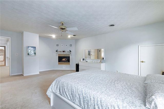 17 Fields DR, Hampton, VA 23664