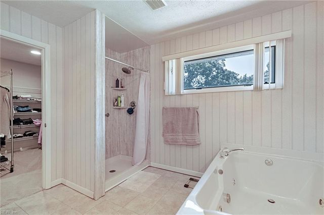 17 Fields DR, Hampton, VA 23664
