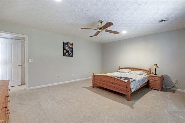 17 Fields DR, Hampton, VA 23664