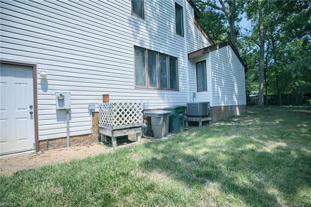 17 Fields DR, Hampton, VA 23664