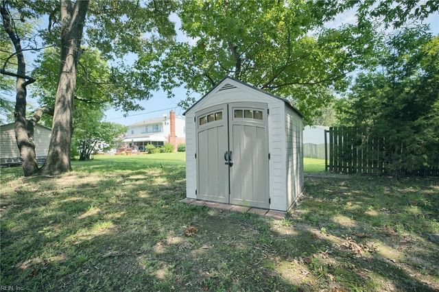 17 Fields DR, Hampton, VA 23664