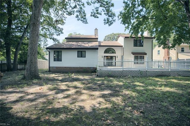 17 Fields DR, Hampton, VA 23664