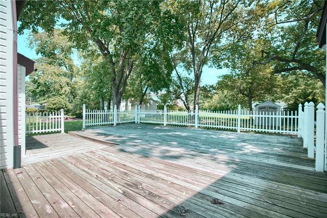 17 Fields DR, Hampton, VA 23664