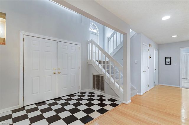 17 Fields DR, Hampton, VA 23664