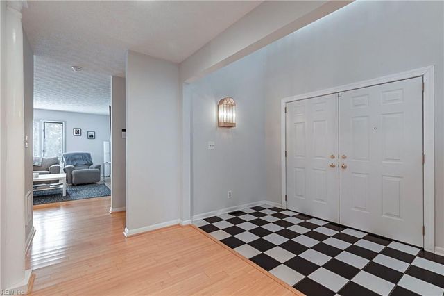 17 Fields DR, Hampton, VA 23664