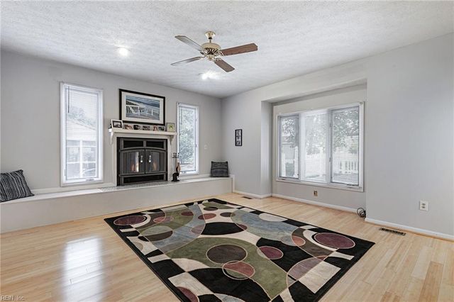 17 Fields DR, Hampton, VA 23664