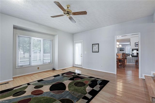 17 Fields DR, Hampton, VA 23664