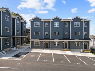 75 Hunter NA, Fall River, MA 02721