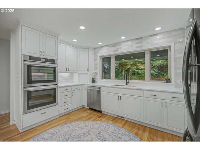 23303 Se HOWLETT Rd, Eagle Creek, OR 97022
