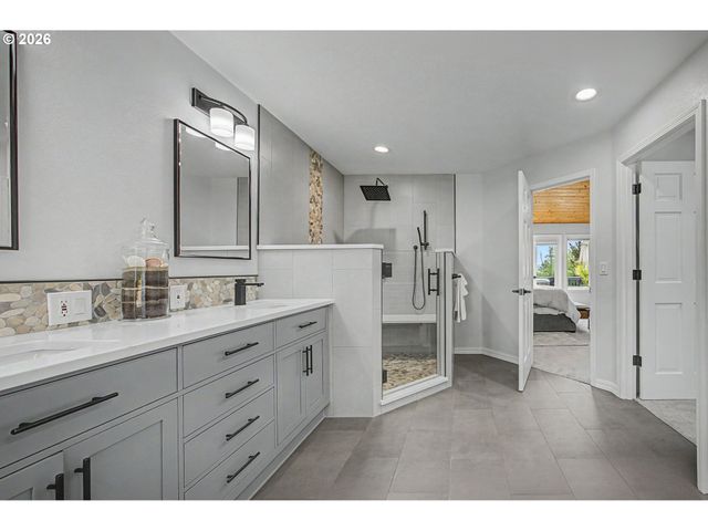 23303 Se HOWLETT Rd, Eagle Creek, OR 97022
