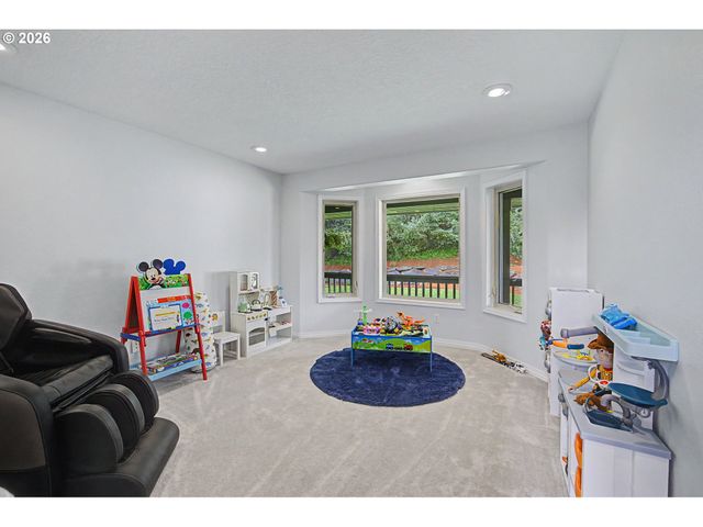 23303 Se HOWLETT Rd, Eagle Creek, OR 97022