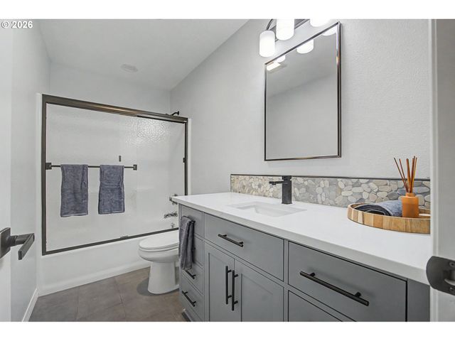 23303 Se HOWLETT Rd, Eagle Creek, OR 97022