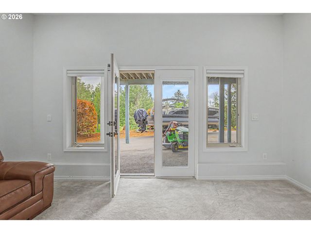 23303 Se HOWLETT Rd, Eagle Creek, OR 97022