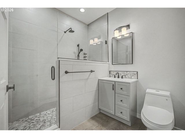23303 Se HOWLETT Rd, Eagle Creek, OR 97022