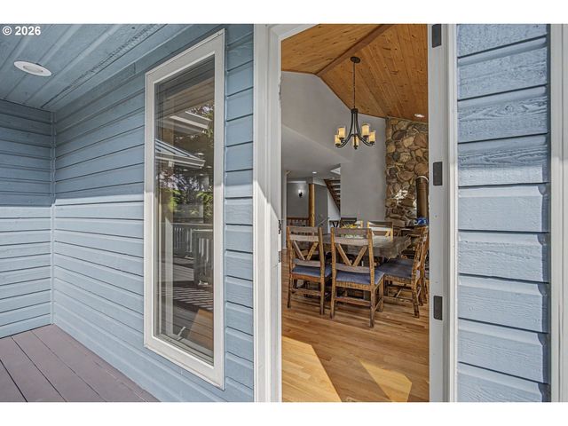 23303 Se HOWLETT Rd, Eagle Creek, OR 97022