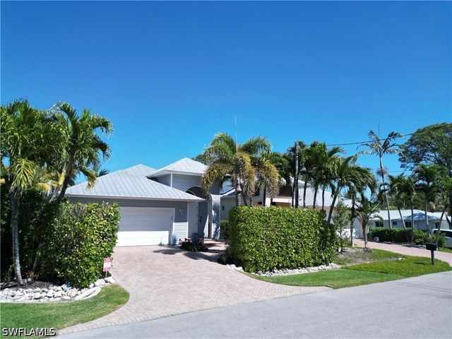 3005 Coco AVE, Naples, FL 34112