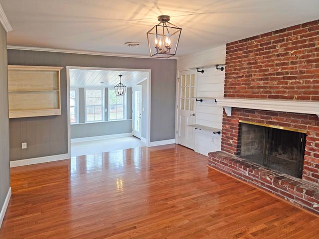 909 Cliff Drive, Branson, MO 65616