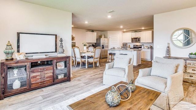 9735 Dutton Ln, Milton, FL 32583