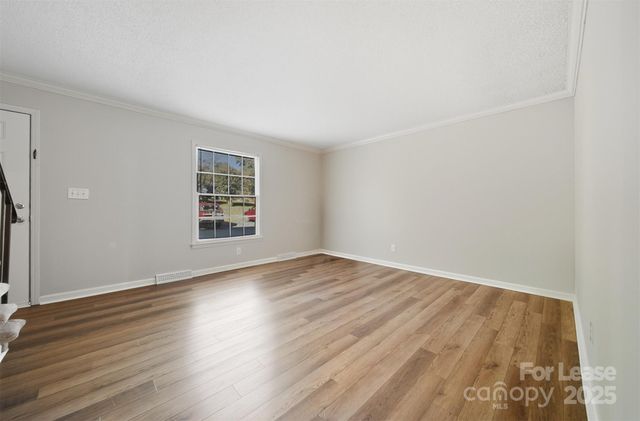 824 6th Street NW, Hickory, NC 28601