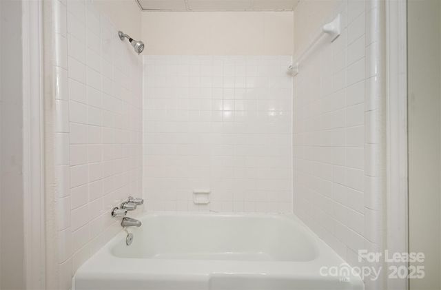 824 6th Street NW, Hickory, NC 28601