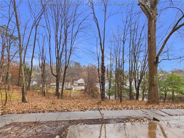 5206 Hammons Drive, Charleston, WV 25313