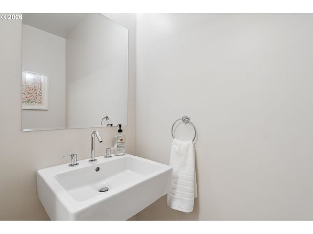 3745 Ne MALLORY Ave, Portland, OR 97212