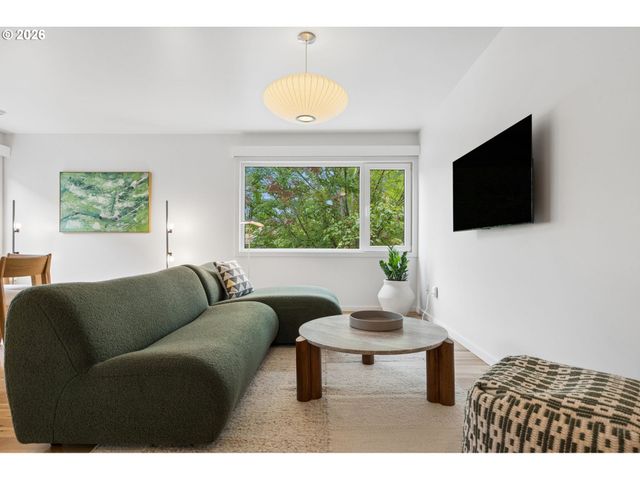 3745 Ne MALLORY Ave, Portland, OR 97212