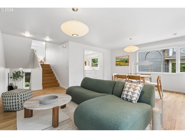 3745 Ne MALLORY Ave, Portland, OR 97212