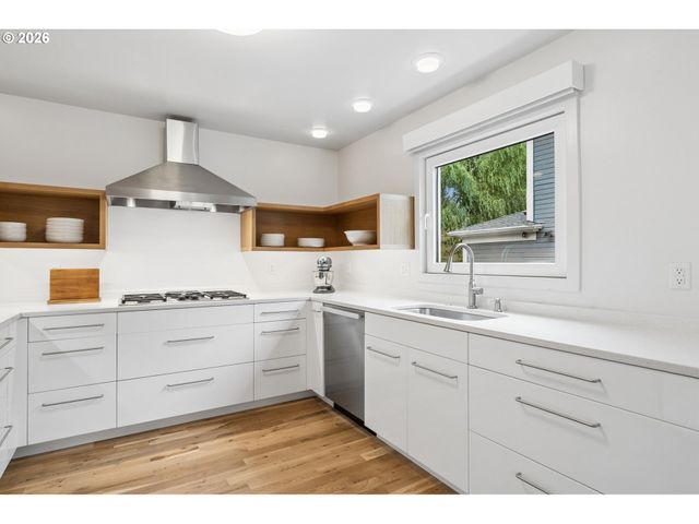 3745 Ne MALLORY Ave, Portland, OR 97212
