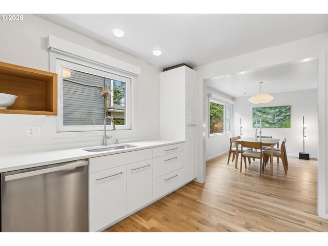 3745 Ne MALLORY Ave, Portland, OR 97212