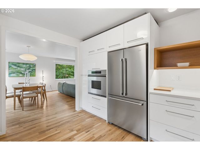 3745 Ne MALLORY Ave, Portland, OR 97212