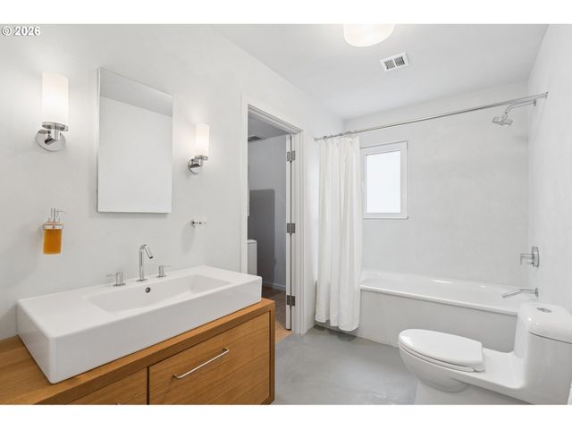 3745 Ne MALLORY Ave, Portland, OR 97212