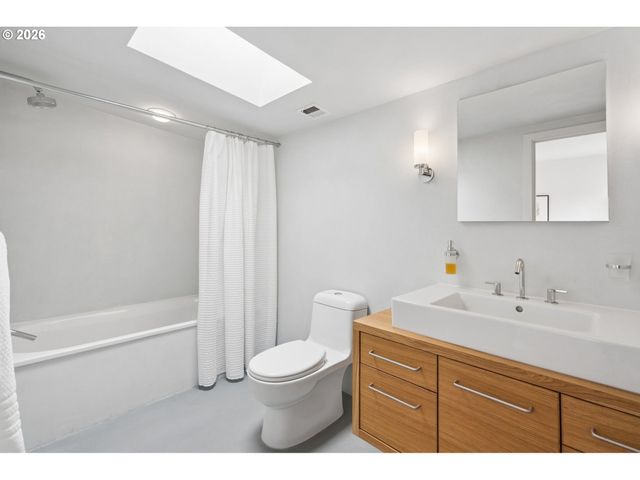3745 Ne MALLORY Ave, Portland, OR 97212