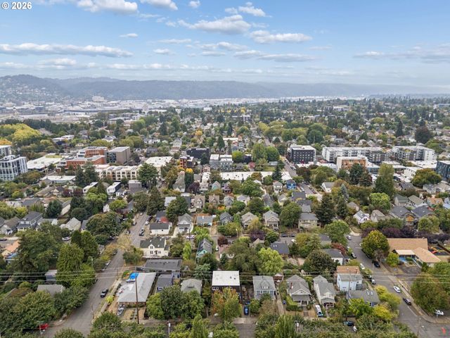 3745 Ne MALLORY Ave, Portland, OR 97212