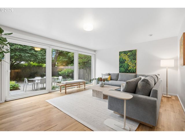 3745 Ne MALLORY Ave, Portland, OR 97212