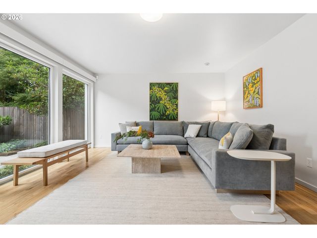 3745 Ne MALLORY Ave, Portland, OR 97212