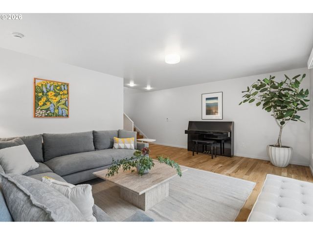 3745 Ne MALLORY Ave, Portland, OR 97212