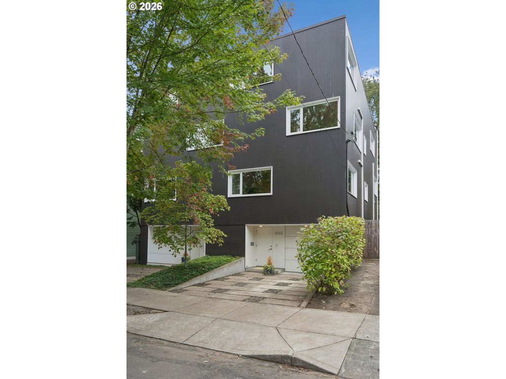 3745 Ne MALLORY Ave, Portland, OR 97212