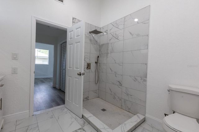 6906 N LYNN AVENUE, Tampa, FL 33604